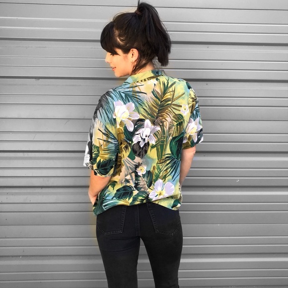 🌺Vintage Women’s Hawaiian Shirt